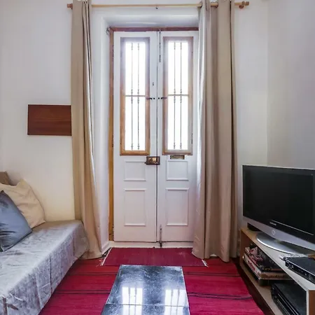 Daire Cosy In Unique Neighborhood Lapa Lisboa